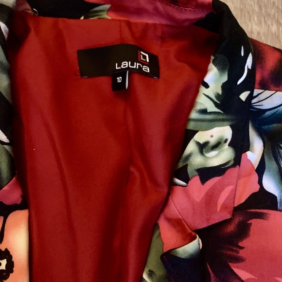 Floral Blazer with Red and Green Accents - Picture 2 of 5